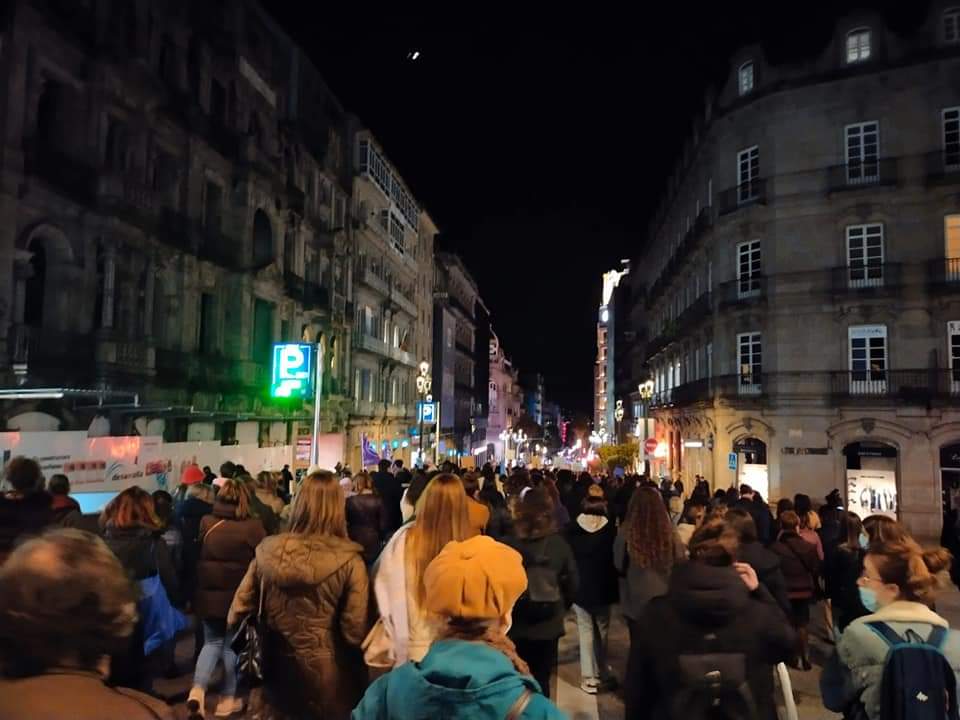 Dereitos para todas todos os días‼️♀️

Demostración da forza do #FeminismoGalego un novo #8M 💪💜

🙌Loita #feminista✊

#NinViolencia
#NinPrecariedade
#NinInvisibilidade
#8M2022 #Galiza
#XuntasSomosMáisFortes 
#FeminismoOuBarbarie

Imaxes da manifestación da #Vigo con <a href="/Galegas8M/">Galegas 8M</a>