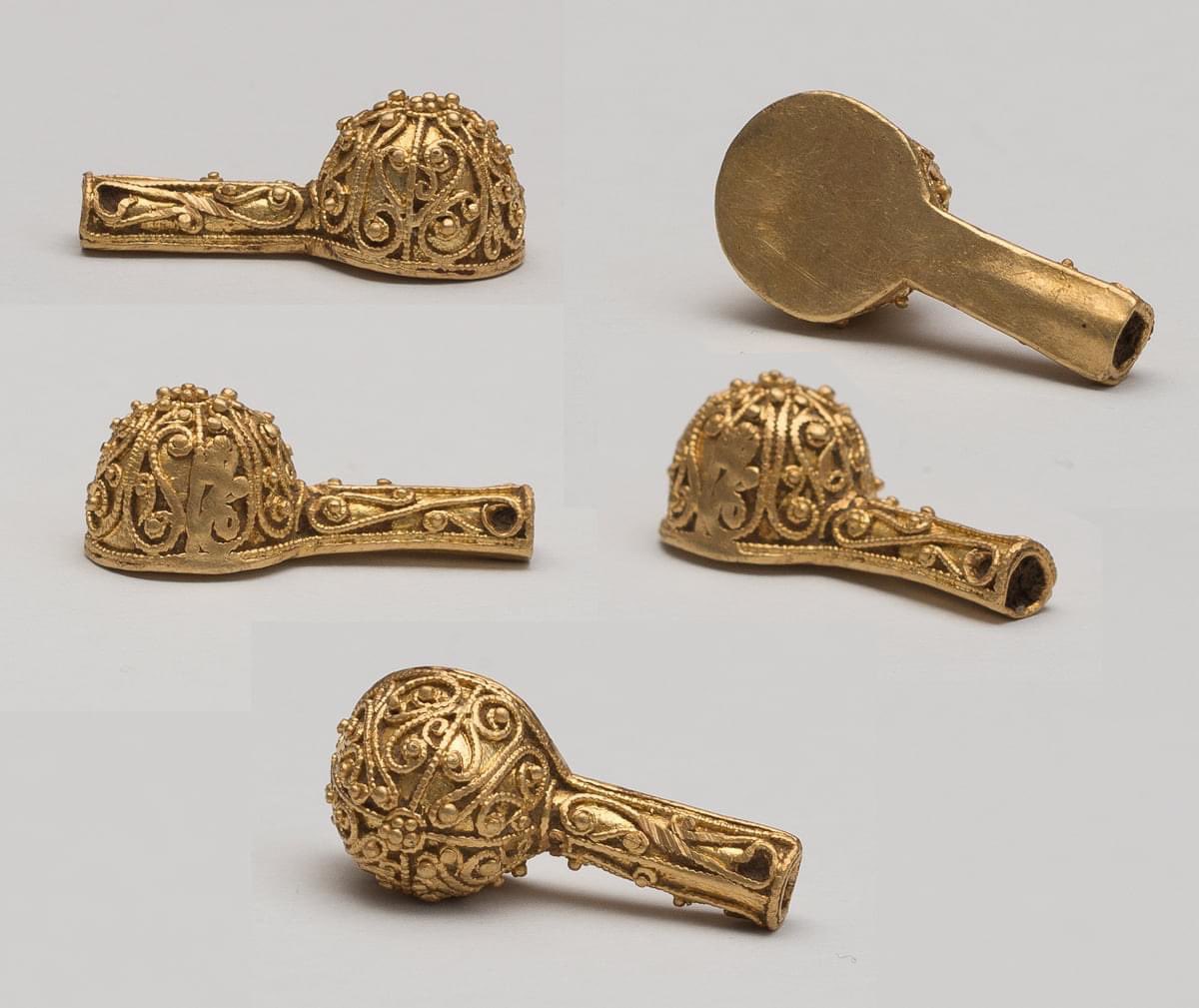 DetectingDigsUK's tweet photo. Just seen this stunning Anglo Saxon Aestel posted online and found by a lucky XP metal detector user (Glenn M) what a cracker.. well found. #metaldetecting https://t.co/4nlBNXmA75