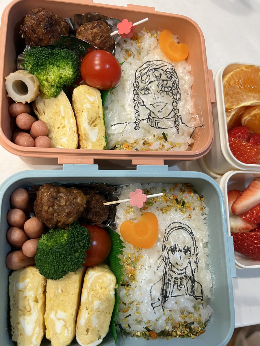 mina211741815's tweet photo. リクエストおかず詰め込んだおべんと、、、、昨夜までなんの準備もしてなくて筆切らしててつまようじでかいた手抜きオブアート、、、色ぬれず足りないド派手感、、、 https://t.co/RLvN9wKK4A