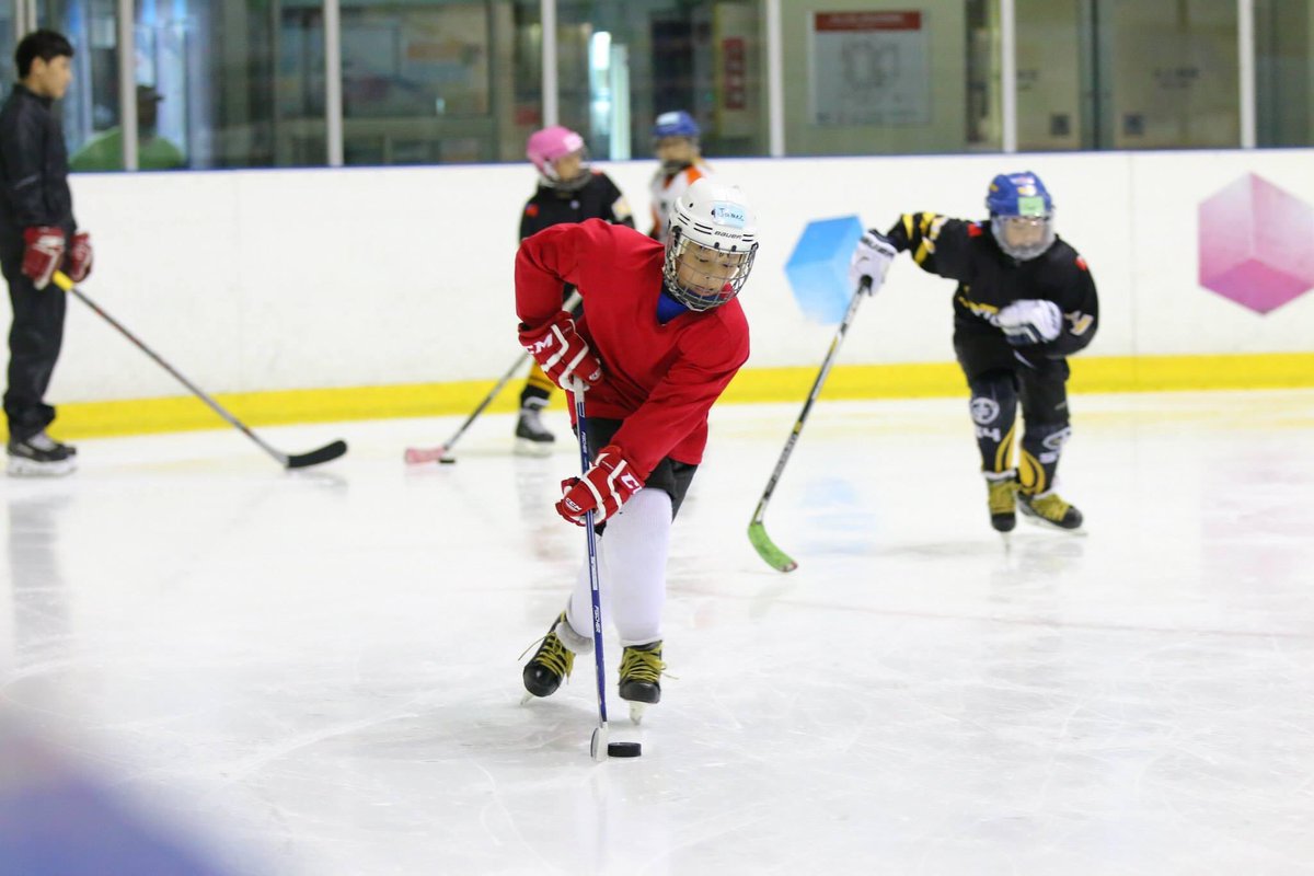 cortis_pic's tweet photo. Little James playing ice hockey 

#JAMES #TraineeA https://t.co/fCCEYR42Vt