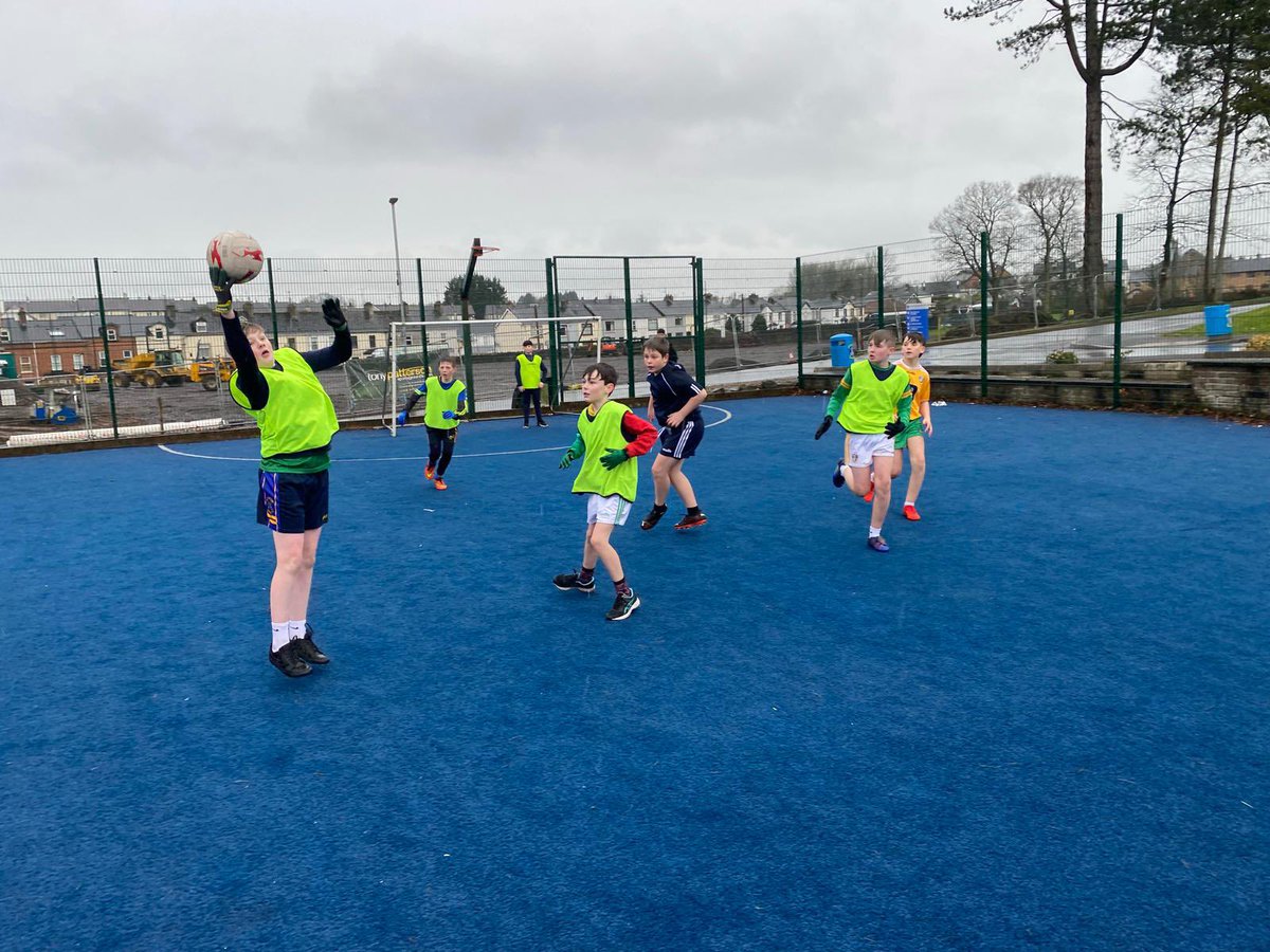 SLG_PE's tweet photo. 🏆🔵The Boyle Bowl 🟡🏆

Year 8 &amp; 9 Gaelic football tournament taking place this week with Derry coming out on top 💪🏼👏

Thanks to Mr McAleer for organising 🏐 https://t.co/mJ5OHSYt6G