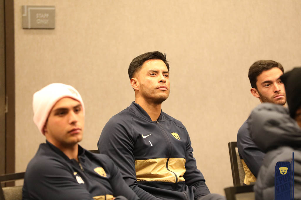 PumasMX's tweet photo. 𝗖𝗛𝗔𝗥𝗟𝗔 𝗣𝗥𝗘𝗩𝗜𝗔 🐾

#ComoDebeSer #SoyDePumas https://t.co/YNL0wlq9N8