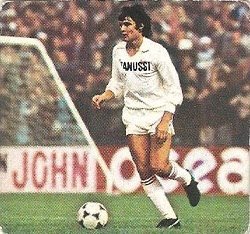 navedelmisterio's tweet photo. El triunfo del @realmadrid es la victoria del fútbol de coraje, de raza y de fe ante el nuevo futbol de cien toques en el área propia,absurdo, desnaturalizado, de permanente pose. Yo no soy del Madrid ni de ningún equipo moderno.
Soy del fútbol de mi infancia.
Por eso me alegro. https://t.co/DqdCqOOIcQ