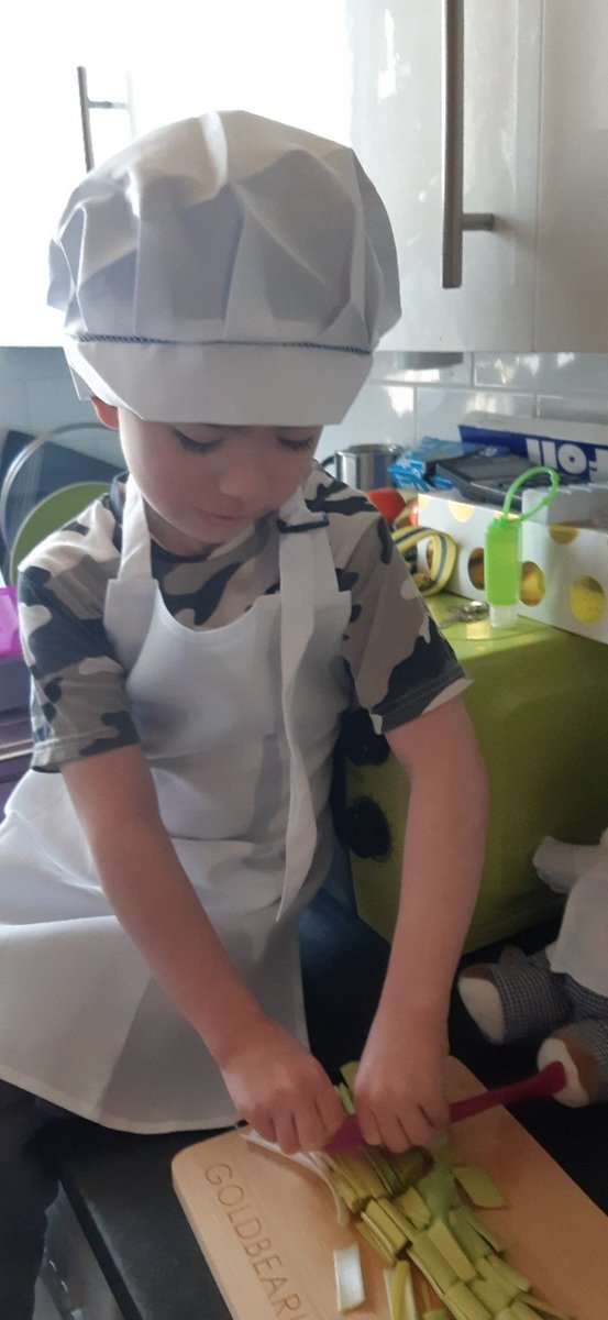 MissMachray's tweet photo. Week 2 with Halli Bear was following a recipe to prepare a delicious vegetable soup 🥕 fantastic to see some photos of the children enjoying this activity at home ✨ @HaghillTeam @TheHFGlasgow https://t.co/3CgofYjvxp