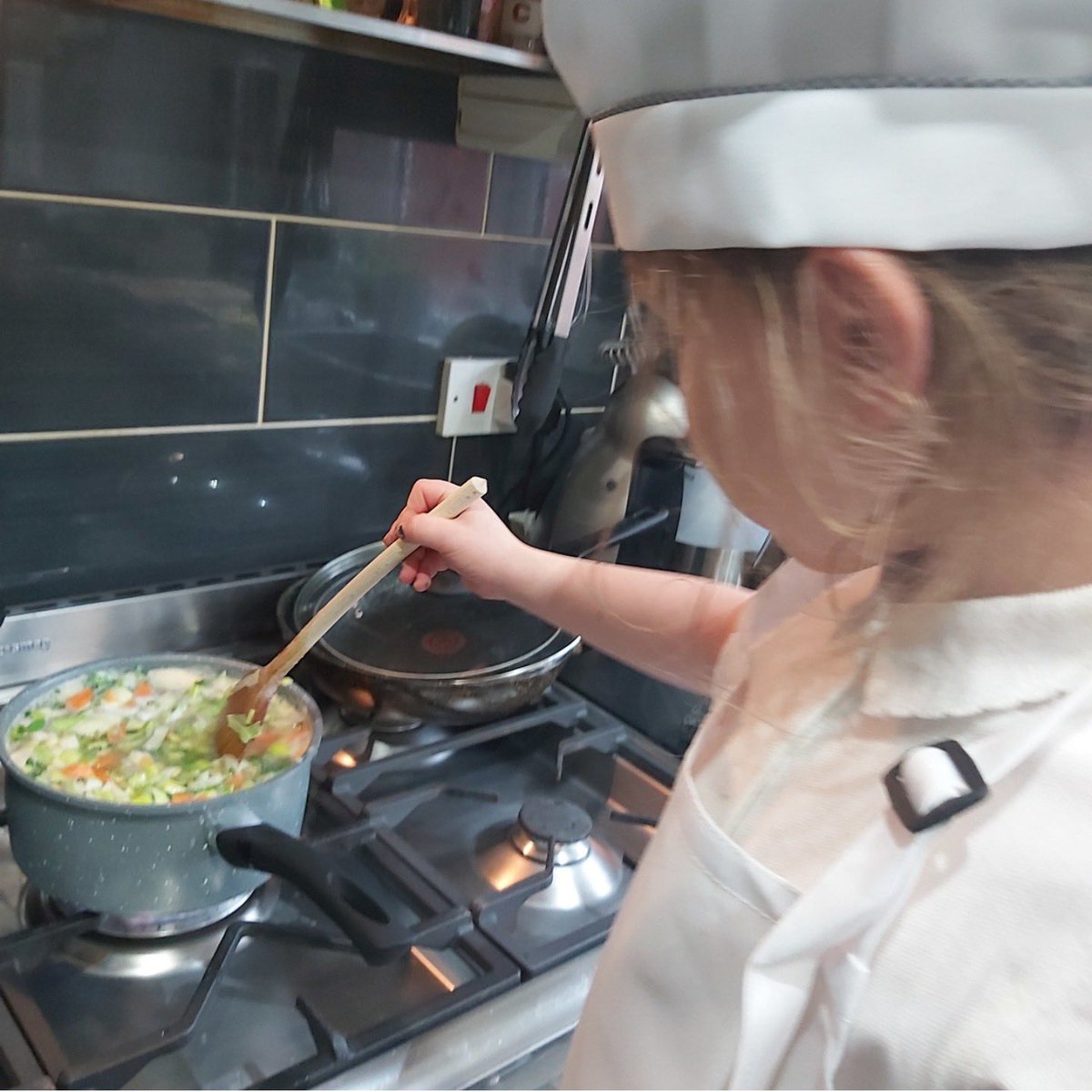 MissMachray's tweet photo. Week 2 with Halli Bear was following a recipe to prepare a delicious vegetable soup 🥕 fantastic to see some photos of the children enjoying this activity at home ✨ @HaghillTeam @TheHFGlasgow https://t.co/3CgofYjvxp