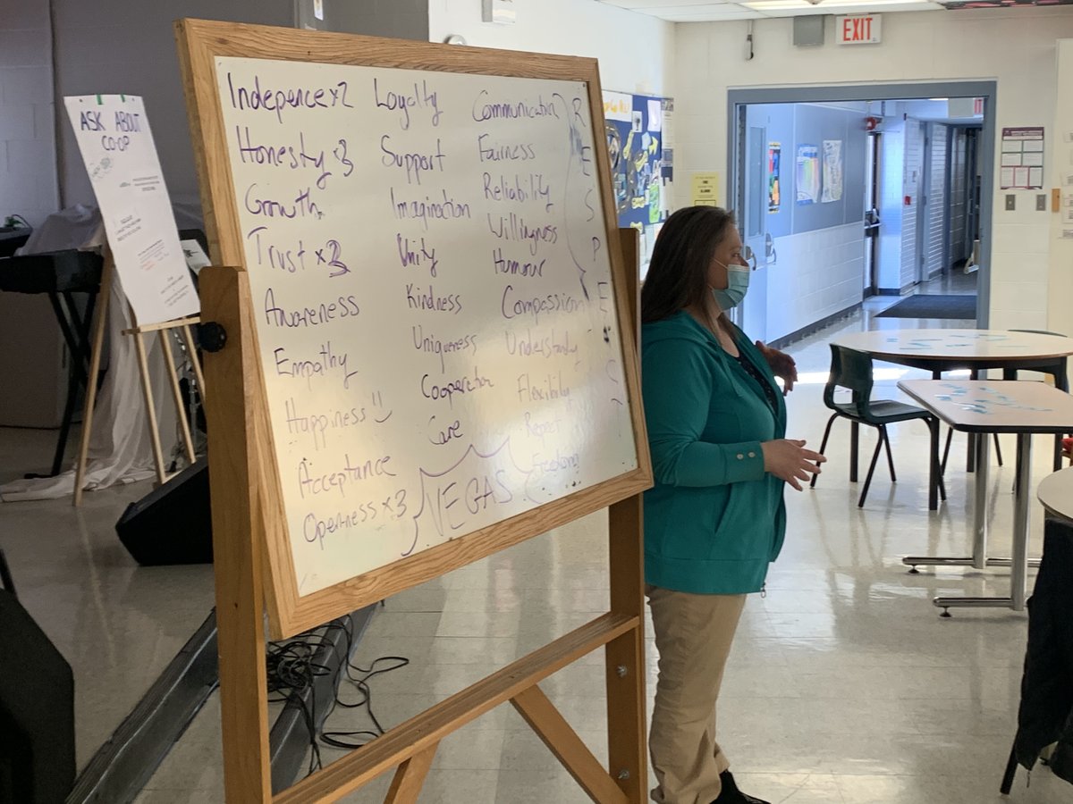 NJProgram's tweet photo. Keri from the @EORCOttawa was in the building yesterday to talk about values and conflict resolution.  Join us every Tuesday for snack and chat. https://t.co/KZbhtourja