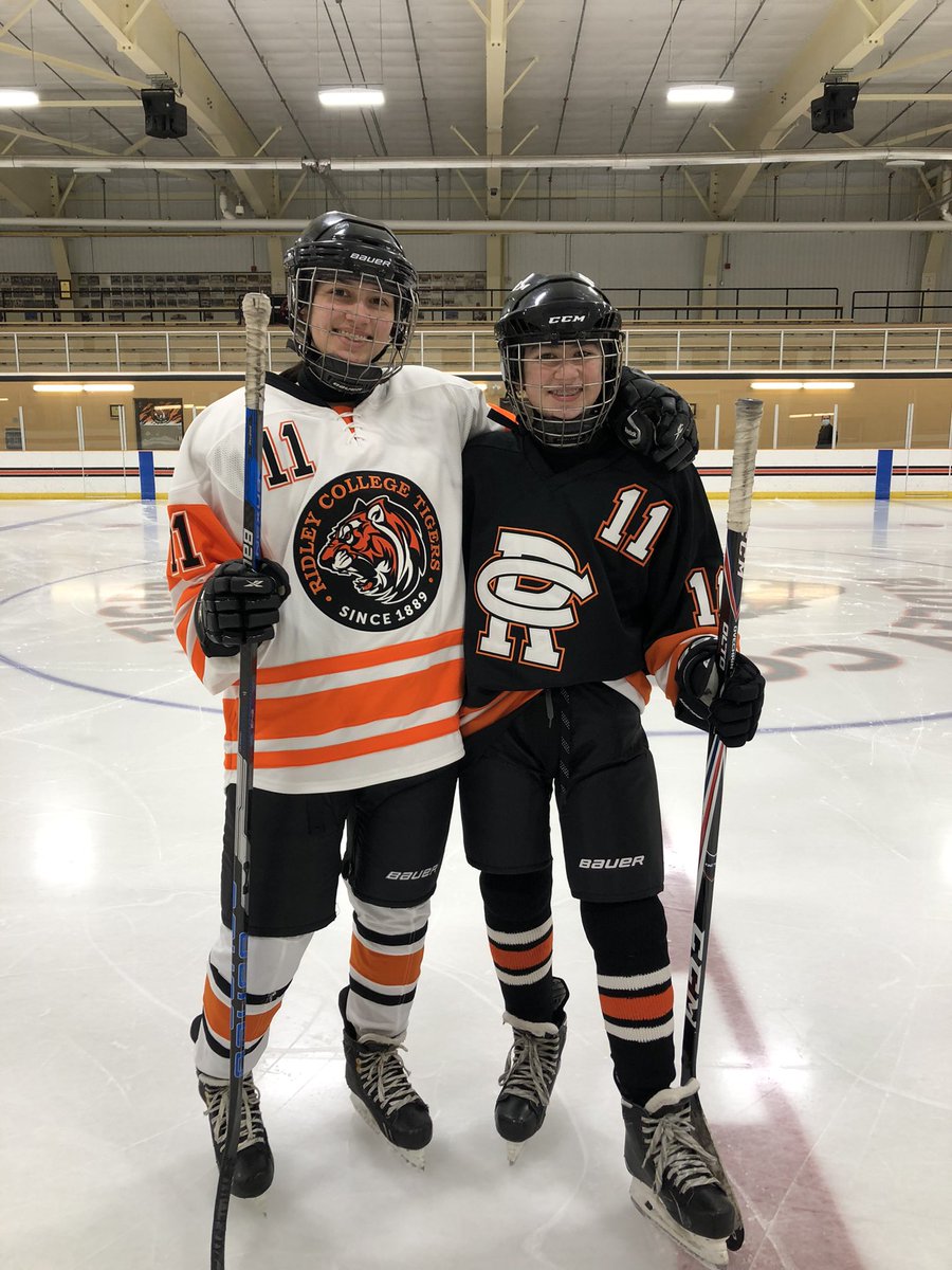 wendy_pak's tweet photo. Siblings playing on opposite teams this afternoon in the @RidleyAthletics U14 Lower School vs JV girls hockey game today. #TigerSpirit #RidleyHockey #RidleyCulture https://t.co/SnpxQSxNOZ