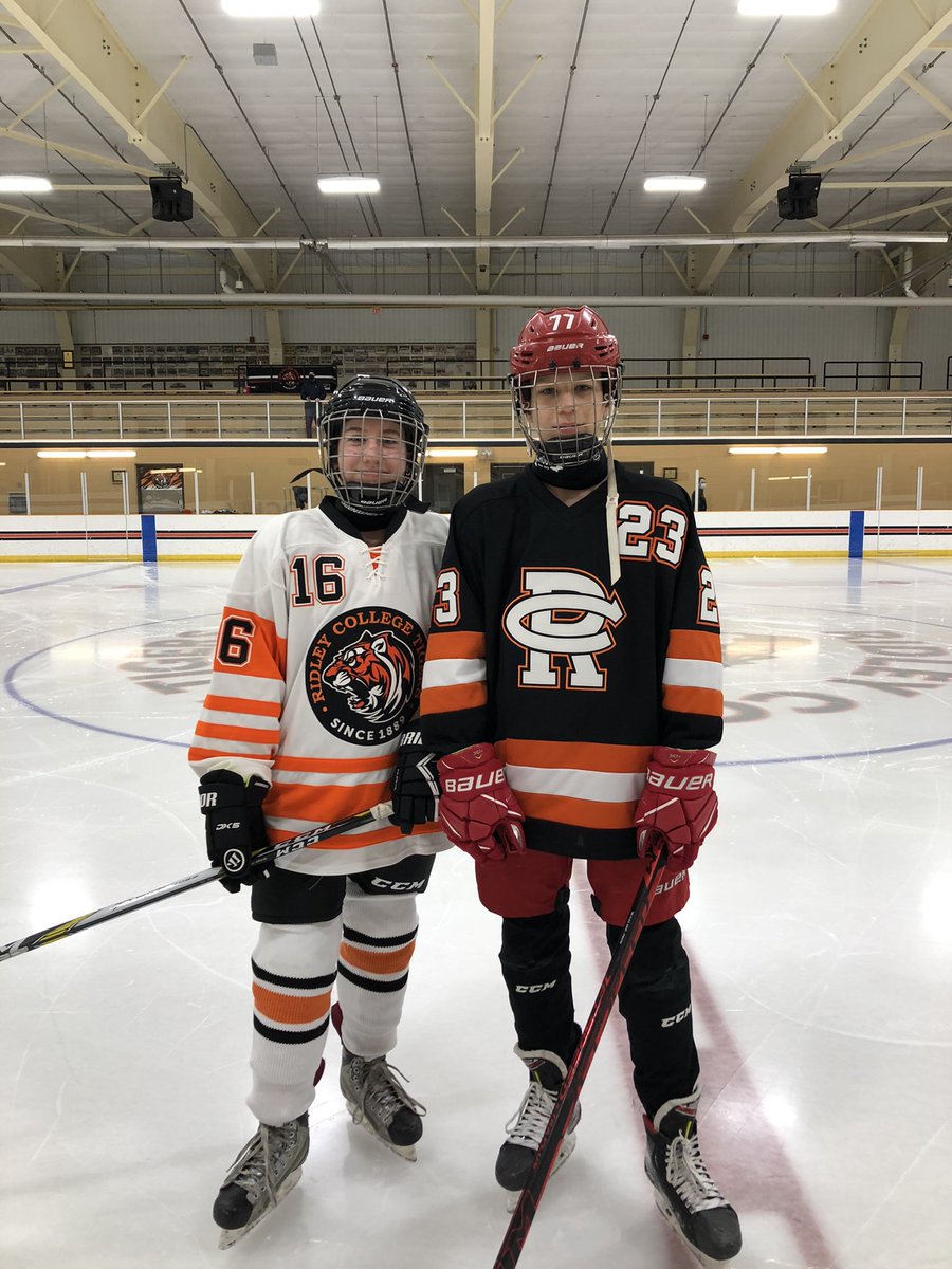 wendy_pak's tweet photo. Siblings playing on opposite teams this afternoon in the @RidleyAthletics U14 Lower School vs JV girls hockey game today. #TigerSpirit #RidleyHockey #RidleyCulture https://t.co/SnpxQSxNOZ