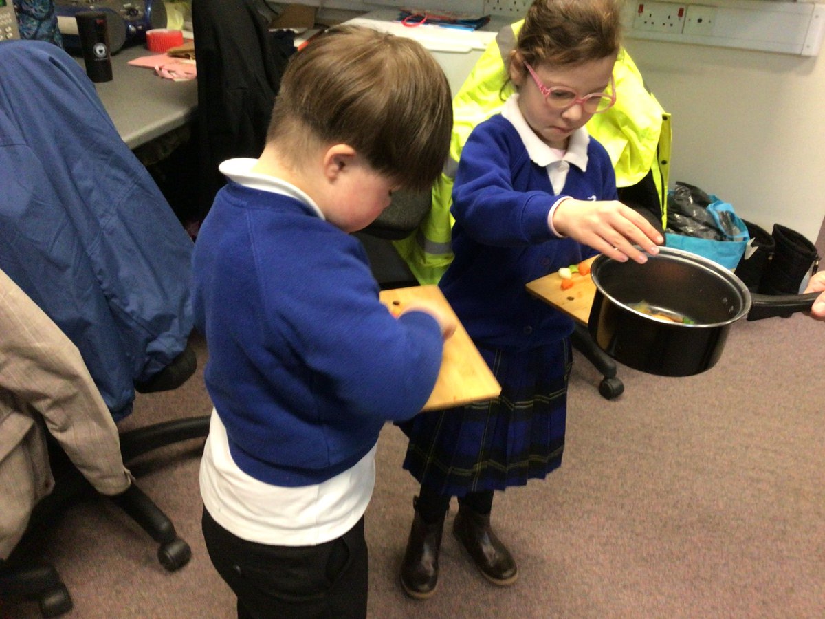 MissMachray's tweet photo. Some of the other children in Primary 1 also had great fun with Halli Bear helping to prepare and make the soup in school 😊 well done everyone! ⭐️ @HaghillTeam @TheHFGlasgow https://t.co/UDsMldIK2w