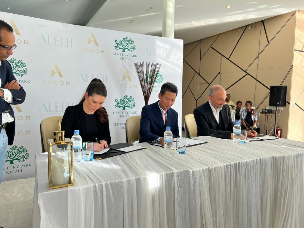 AfricanLM's tweet image. @aleph_hosp signs first hotel in #Rwanda 🇷🇼🖊️

Full Story:
africanleadershipmagazine.co.uk/aleph-hospital… 

Follow Us @AfricanLM 

#Africa #African #Rwandan @PrimatureRwanda