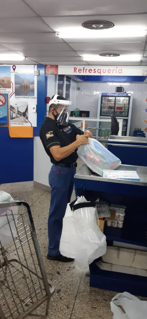 Inpsasel_vzla's tweet photo. #Táchira nuestros servidores de la GERESAT dieron inicio al  Plan de Atención parara personas con Discapacidad junto a la Unidad de Supervisión y CONAPDIS, en la entidad de Trabajo "Papelería  Moderna" @NicolasMaduro @min_joserivero @JortegaPsuv @Leyda2504 #USADerogaElDecretoYa https://t.co/8IDYTd4TGt