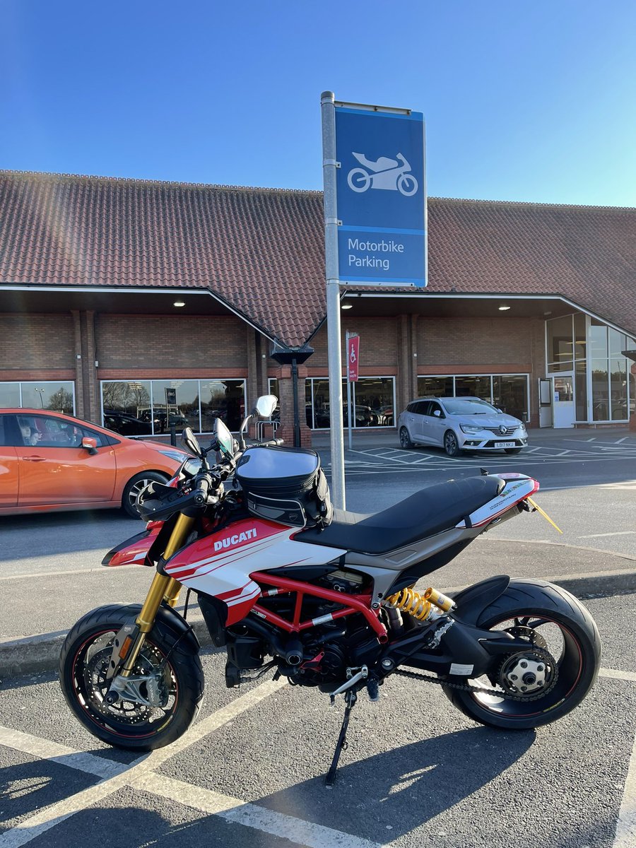 markjackson69's tweet photo. The sun shone last weekend, so I treated Desmorelda the #Hypermotard (with her shiny new tyres) like a full blown proper Adventure bike…

And took her to Tescos! 😀

#NotStarbucks 😂

@VR46Christophe @DESMO_adicto https://t.co/6n8S6lToXd