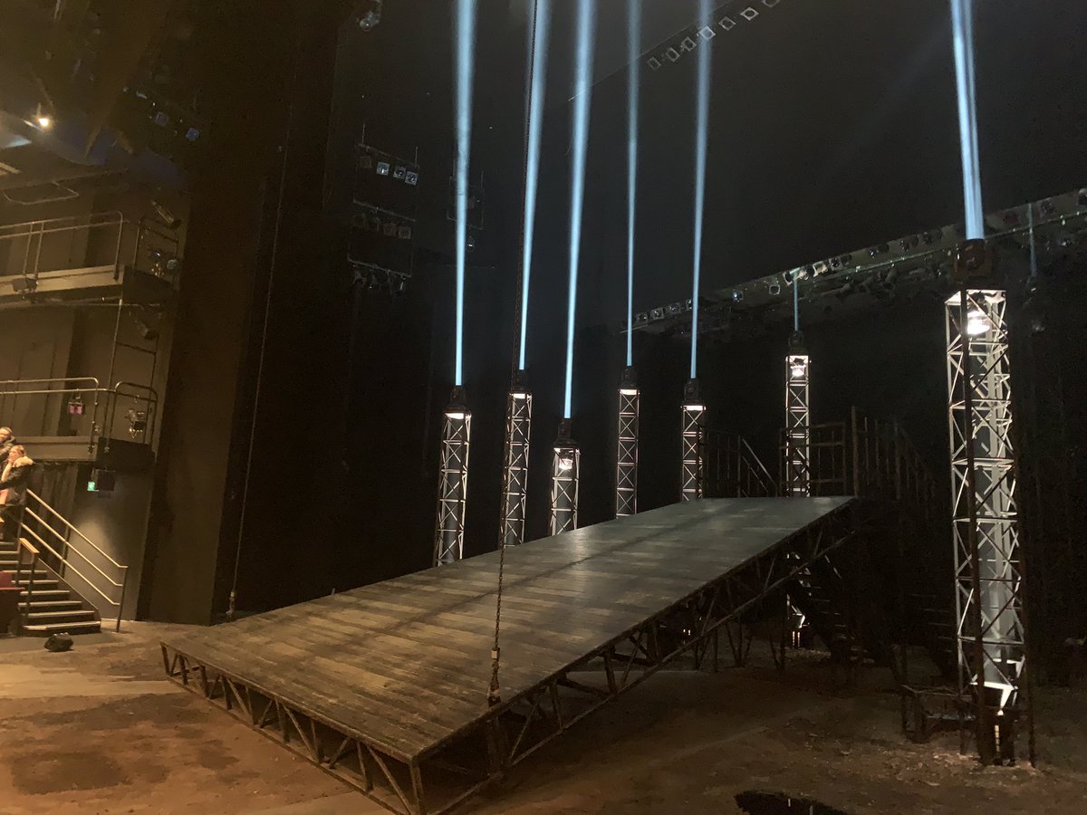 MissMHardcastle's tweet photo. A fantastic trip with year 8 and 9 students today. Super proud of them. Macbeth was incredible - thoroughly enjoyed by all!  @Barlby_English @BarlbyLibrary https://t.co/xfkv3xGKwu