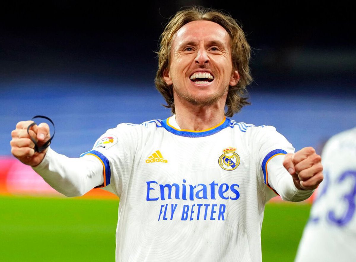 pt__iq's tweet photo. ألف مبروك للأبيض الملكي 🤍💜👏🏼
من أهم دروس اليوم :
1- العمر مجرد رقم عند مودريتش🔥
2- الذهب لا يصدأ يا بنزيما😍
3- الأموال لا تصنع التاريخ يا باريس 💸 https://t.co/juQvjZuaEi