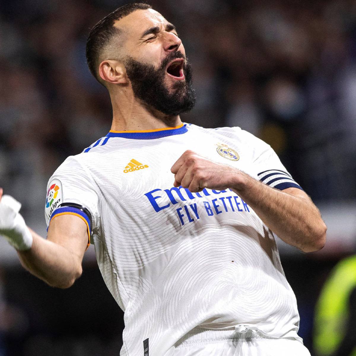 KDjaziri's tweet photo. Soir de légende pour @Benzema qui qualifie le réal et monte sur le podium des meilleurs buteurs de l’histoire du club en dépassant la légende Di Stefano avec 309 buts et dépasse aussi Raul pour devenir le 2 éme buteur en coupe d’Europe avec 70 buts pour le club de ses rêves 👏🏼👏🏼 https://t.co/UIBFdnMj6u