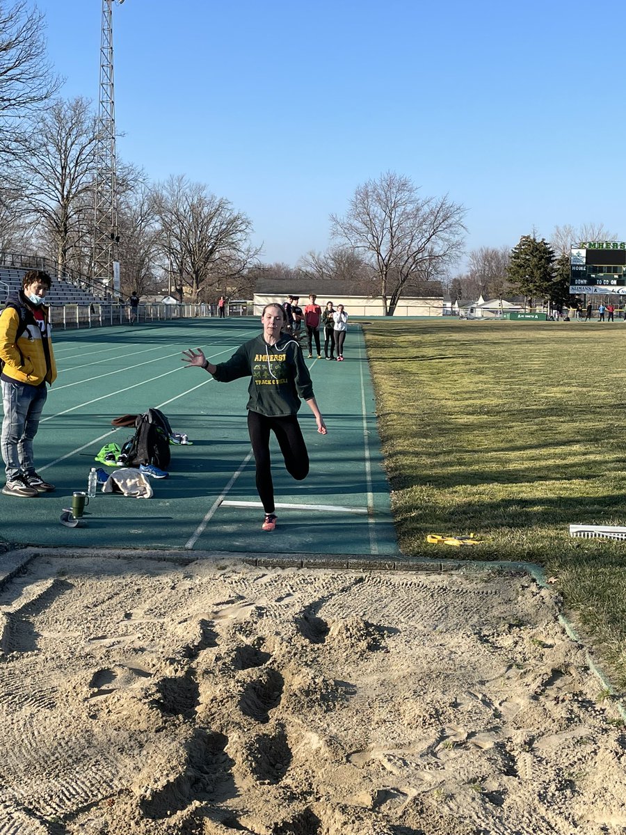 trackcomets's tweet photo. It was a beautiful, sunny day on the Richard S. Cooley Track for practice today! GO COMETS!! #BestDayYet https://t.co/8mnUSVcji7