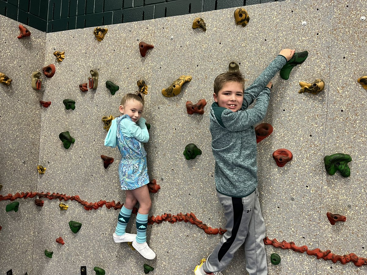 MsWhitt_Teaches's tweet photo. Gymnastics Stations are the best!! @rockenbaughES https://t.co/rMeZJ7Tg7X