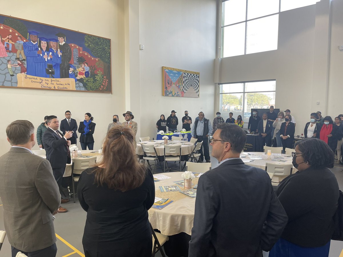techlikeaboss's tweet photo. Big shoutout to our CTE teachers and students for hosting state representatives, HISD board members and business partners this morning! Thank you @AlmaAllen131 @VoteAnnJohnson and all the other visitors!  @HoustonISDGov  @HISDCTE @rpena3kr @GPonceHS @Milby_HS https://t.co/VGIwir66t0