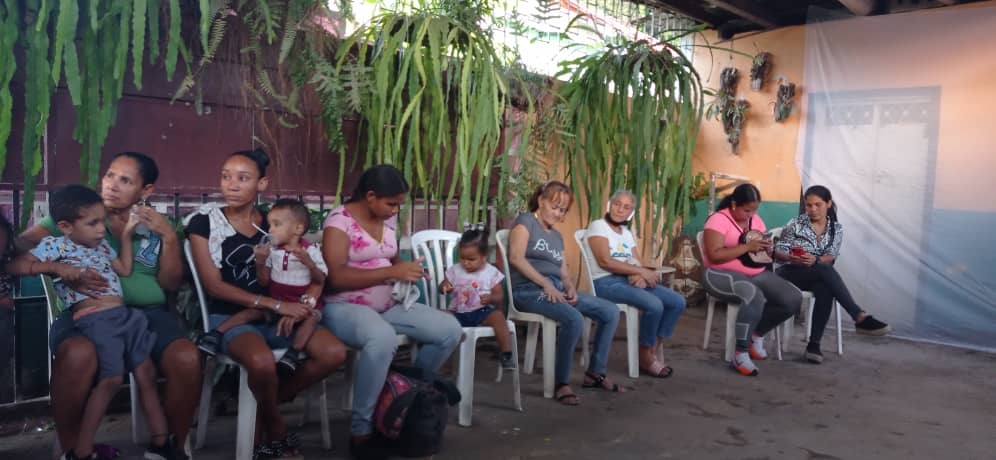 #09Mar ⏩ ¡En la Pedrera también conmemoramos el día de la Mujer!

De la mano de nuestras vecinas de la Pedrera en #NuestraMaracay llevamos un mensaje de lucha por las reivindicaciónes necesarias para una vida digna.

#NiUnaMenos