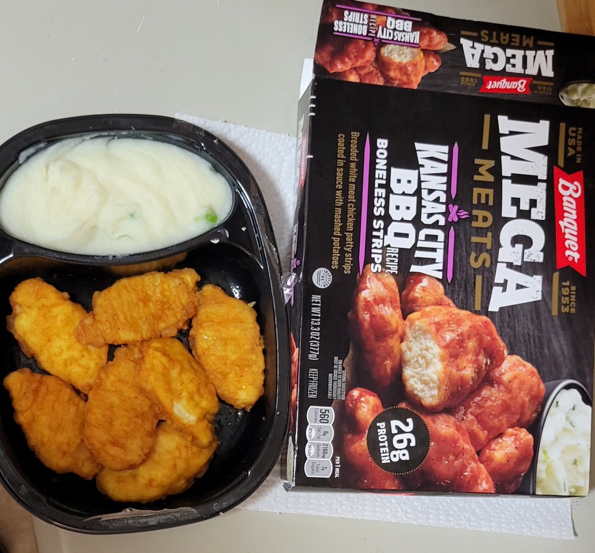 Joe_Garrison's tweet photo. @BANQUET_TIME I understand the food won't look exactly like what is pictured on the box, but there is literally zero sauce on my strips advertised as "coated in sauce." https://t.co/sEgDXgqhMM
