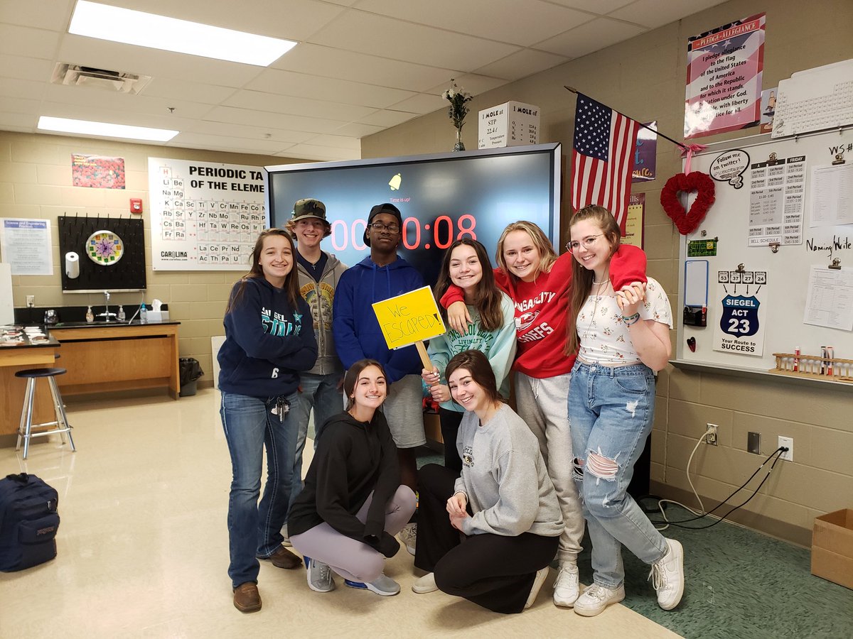 sciencereaction's tweet photo. More @SiegelHighStars outsmarted that mole and made their escape! One "Queen Tot" called 602-1023 to see if the mole would come out to play...
#molehistory #avogadrosnumber #molarmass #dimensionalanalysis #tatertot #P2BASS https://t.co/6DssXLNvAN