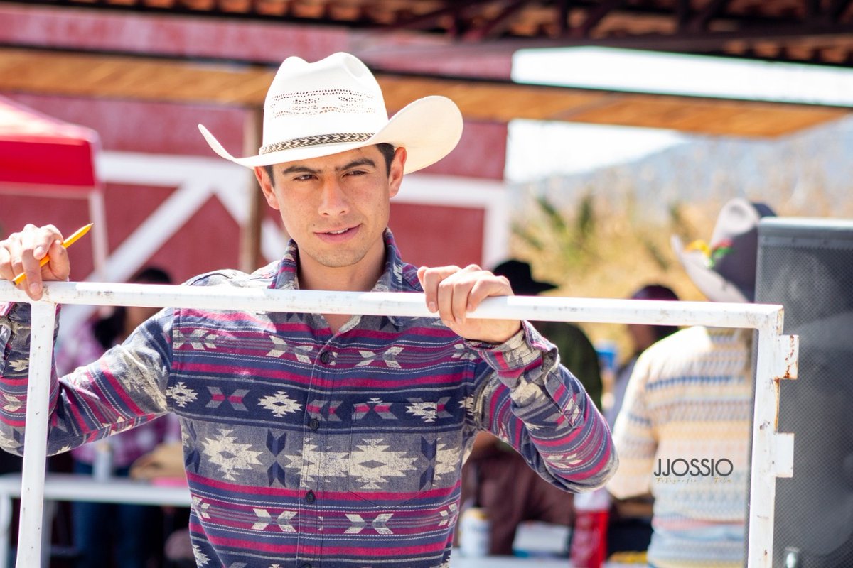 BrayanMegamx's tweet photo. 🤠
Sígueme en Twitch⬇️
https://t.co/gyuOiYXP4b

#vaquero #vaqueros #Cowboys #cowboysnake #cowboysnake #twitchstreamer #twitch #twitchtv #TwitchStreamers #twitchgamer #gamer #méxico #mexicanos #Rodeo #RODEOHOUSTON #rodeohouston2022 https://t.co/FZDHOrsyl5