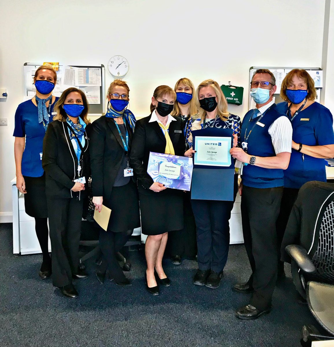 LHR CS like nothing better than a ‘get together’ especially when it involves a team member’s celebration of a marvellous 30 yr milestone. Congratulations Julie from us all at LHR. @aaronsmythe @marisaatunited @WeAreUnited #BeingUnited