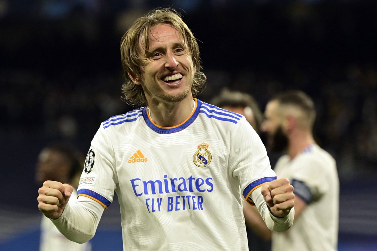 AnkurTwts's tweet photo. Luka Modric, the goat midfielder. 🐐🤍

#HalaMadrid #RMAPSG https://t.co/9hjTvSMnTd