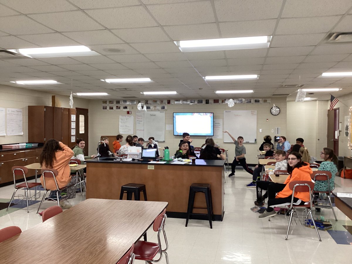 SweereEmma's tweet photo. we (6th grade) won the pop-tab competition so the 3rd grade teachers surprised up with POPcorn and soda POP to celebrate in social studies! #reedsvillesd https://t.co/eE626NZ4DS