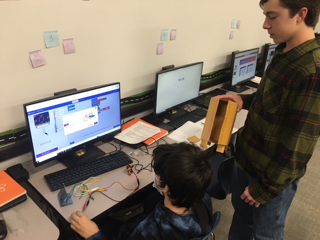 kseale_tech's tweet photo. Computer Science students @oakhillslions work on designing ⚙️, coding💻 &amp; building 🛠️prototypes.  Create that algorithm and design sketch first! It's a process for sure - 'Design Process'! Can't wait to see the final products!🤔 @texaspltw https://t.co/5dy7aD7ypu