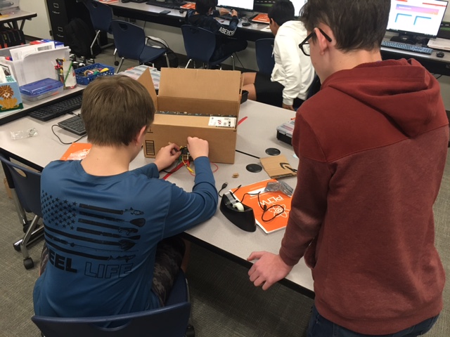 kseale_tech's tweet photo. Computer Science students @oakhillslions work on designing ⚙️, coding💻 &amp; building 🛠️prototypes.  Create that algorithm and design sketch first! It's a process for sure - 'Design Process'! Can't wait to see the final products!🤔 @texaspltw https://t.co/5dy7aD7ypu