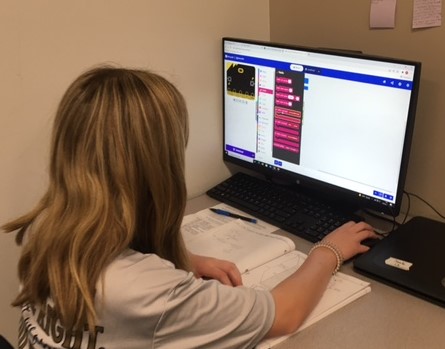 kseale_tech's tweet photo. Computer Science students @oakhillslions work on designing ⚙️, coding💻 &amp; building 🛠️prototypes.  Create that algorithm and design sketch first! It's a process for sure - 'Design Process'! Can't wait to see the final products!🤔 @texaspltw https://t.co/5dy7aD7ypu