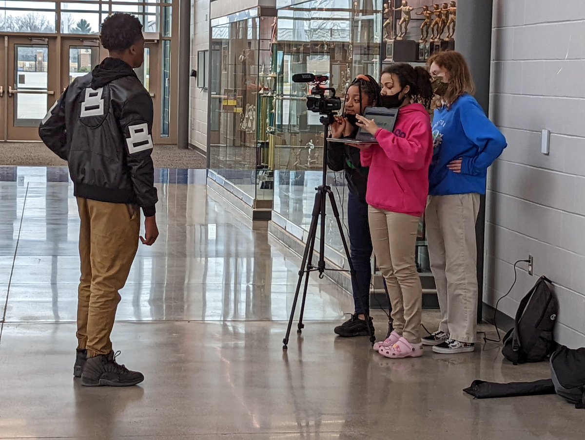 CoachJenniferH's tweet photo. The Warrior Broadcasting Crew getting started at WWHS! Can't wait to see what these students do! @ermartin89 @wwcsdistrict #HCESCedTech https://t.co/4pXWggdrDm