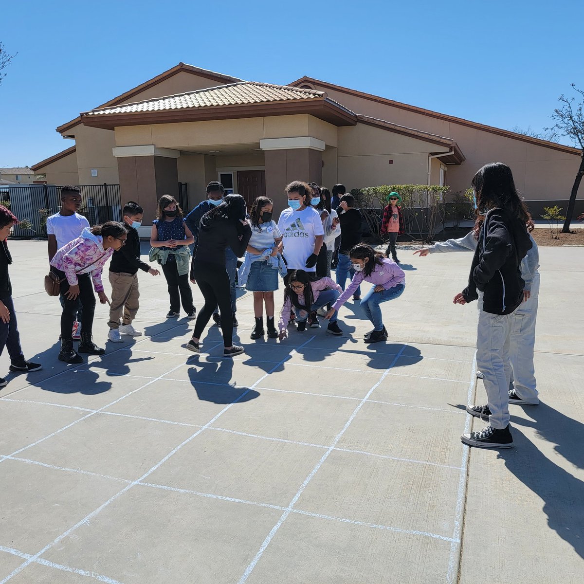 SweetScholars's tweet photo. Mrs. Martinez's Scholars spent some much needed group bonding time working together to cross the grid of awesome! #Trust #TeamWork #SEL #FalconFocus @FalconsAvalon https://t.co/wuGWrOG0jN