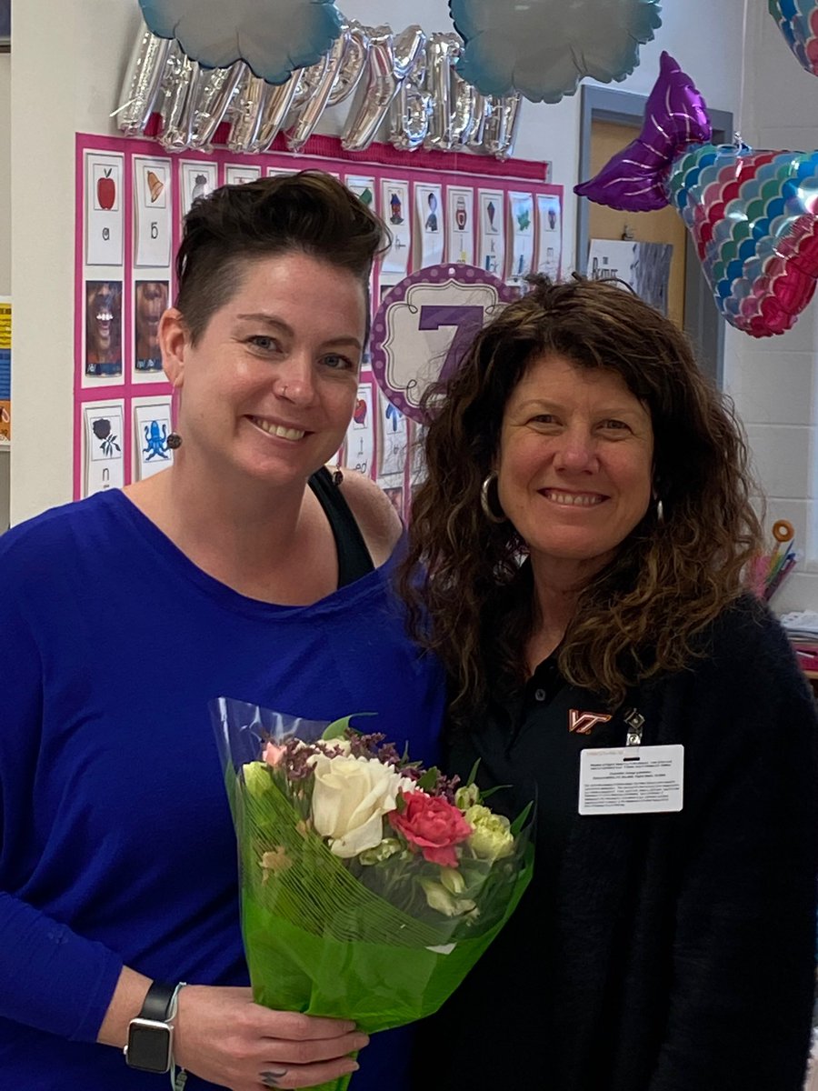 paulamott13's tweet photo. Want to see a one-of-a-kind amazing #teacher(asst- I have a hard time saying that bc these ladies TEACH their ❤️out) friend, hug giver, boo-boo fixer, tear wiper, make all things better lady? You found her Congratulations, Maura Zimmer! @LinkhornParkES #TeacherAssistantoftheYear https://t.co/RKPKKRqAhw