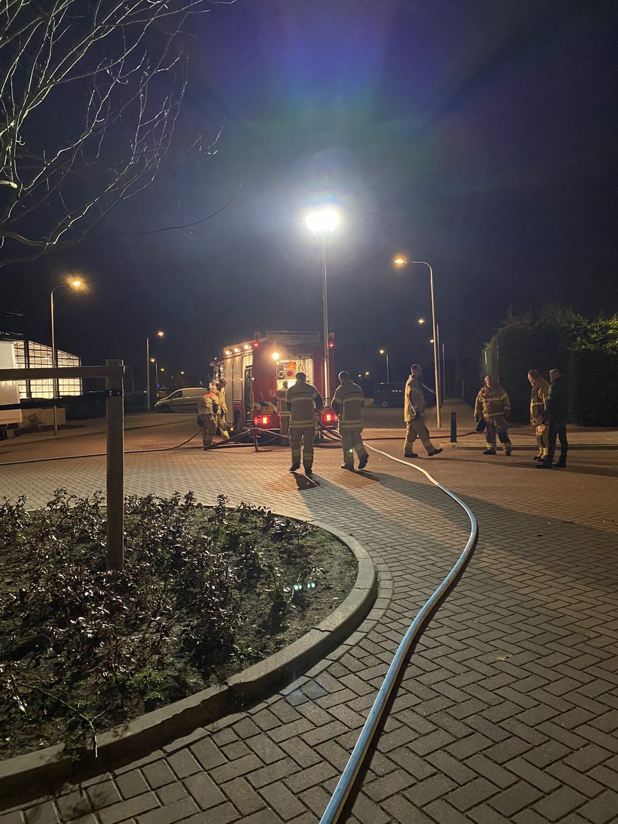 Vanavond te gast bij @Brw_Klaaswaal samen een ronde langs hun net omgebouwde voertuig gedaan. Daarna tips en trucs over gebruik #snelleinterventielijn en #obundels. Was echt heel erg tof om dit te mogen doen! <a href="/Vakbekwaam_ZHZ/">Vakbekwaamheid BrandweerZHZ</a>