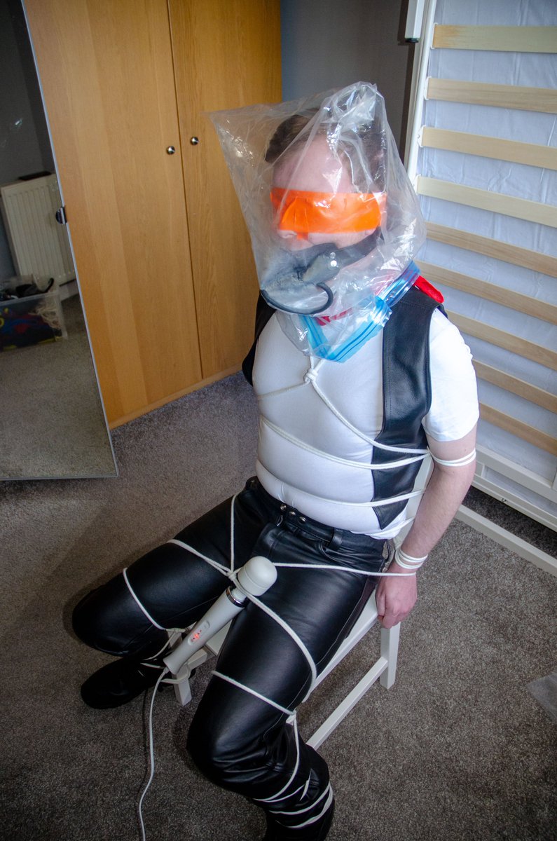 gear_bondage's tweet photo. I may have had a caged explosion inside my leather trousers whilst being subjected to a combination of things - inflatable gag filling my mouth, plastic bag over my head, wand buzzing against my crotch and fingers rubbing my nips through my shirt 💦 
Incredibly hot!! https://t.co/pw37DnV367