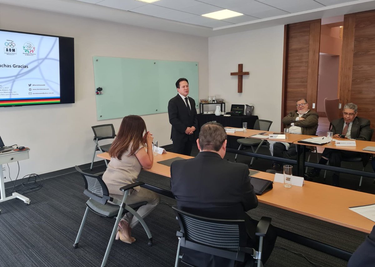 DanielAceves84's tweet photo. Terminando reunión con empresarios, en la cual platicamos sobre el futuro de los Juegos Olímpicos rumbo a París 2024.
Gracias por la invitación #BestBoards #SecocoMartz https://t.co/2z3rggzUMJ
