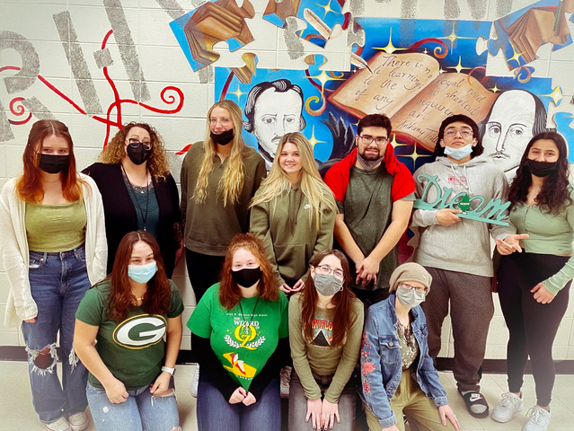 ShepardAstros's tweet photo. It's Respect Week at Shepard and each day features a dress theme. Today it's Green Day -- many thanks to teacher Nicole Sonne for collecting so many great pictures!!
#RespectWeekShepard https://t.co/H60BfKFLFW