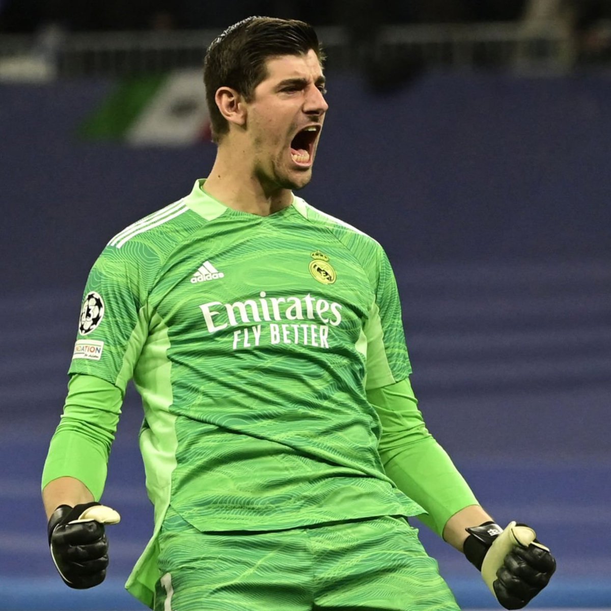 InvictosSomos's tweet photo. Y todos los reflectores se irán merecidamente con Karim Benzema y Luka Modric, pero lo de hoy no hubiera sido posible sin este señor. Thibaut Courtois sostuvo al Real Madrid en momentos clave. Sin él, el PSG habría resuelto desde París. Ahora mismo, EL MEJOR PORTERO DEL MUNDO. https://t.co/rN3KSKyKsj