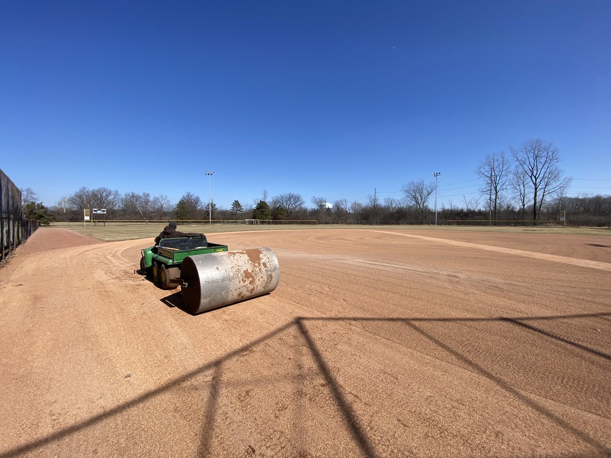 uHallgrass's tweet photo. Feels good to be out on the fields. Rolling skins and letting the turf breath. #springisclose https://t.co/OMrDBfQWh0
