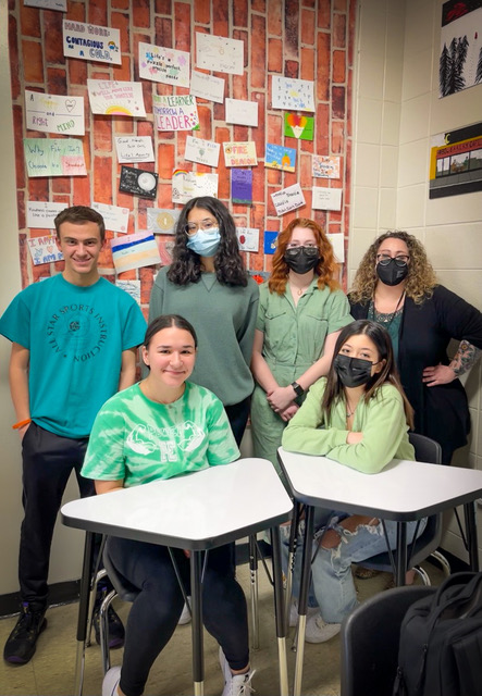ShepardAstros's tweet photo. It's Respect Week at Shepard and each day features a dress theme. Today it's Green Day -- many thanks to teacher Nicole Sonne for collecting so many great pictures!!
#RespectWeekShepard https://t.co/r2Q0kqWbyE