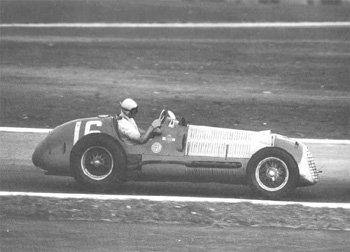 agjoseluis1's tweet photo. Un dia como hoy hace 70 años se corrio el GP Presidente Peron 1952 de #FormulaLibre y significó la inauguración del @AutodromoBA
En lucha permanente y ambos con #Ferrari166FL, #Fangio le gana a #FroiĺánGonzalez por solo 0,2seg.
@daniel62sonzini @paolantonio67
@GabrielTomich https://t.co/61hh3UUzkd