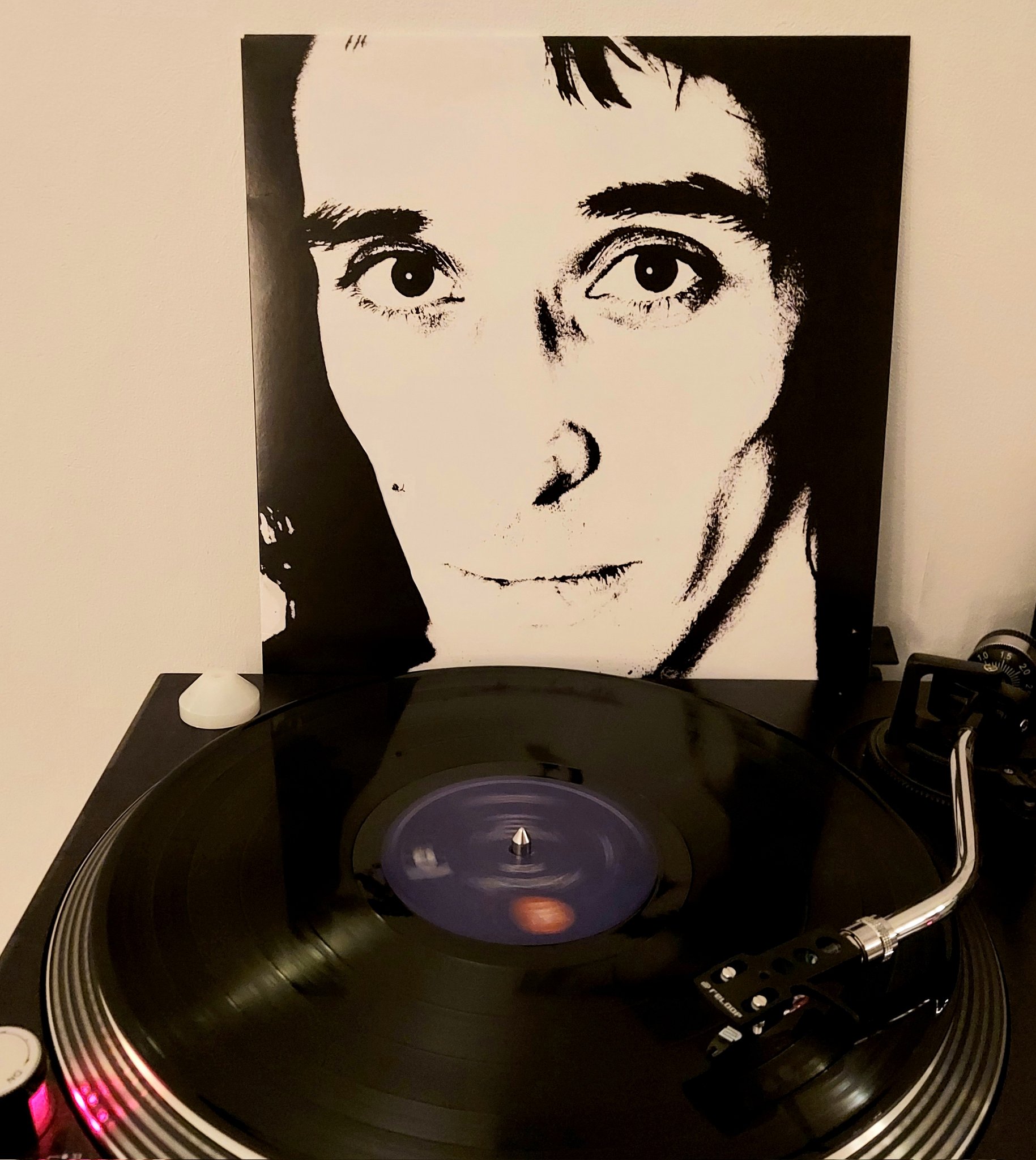 Happy 80th birthday to mr John Cale!
Last spin of the day: \"Fear\" (1974). 