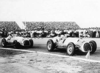 agjoseluis1's tweet photo. Un dia como hoy hace 70 años se corrio el GP Presidente Peron 1952 de #FormulaLibre y significó la inauguración del @AutodromoBA
En lucha permanente y ambos con #Ferrari166FL, #Fangio le gana a #FroiĺánGonzalez por solo 0,2seg.
@daniel62sonzini @paolantonio67
@GabrielTomich https://t.co/61hh3UUzkd