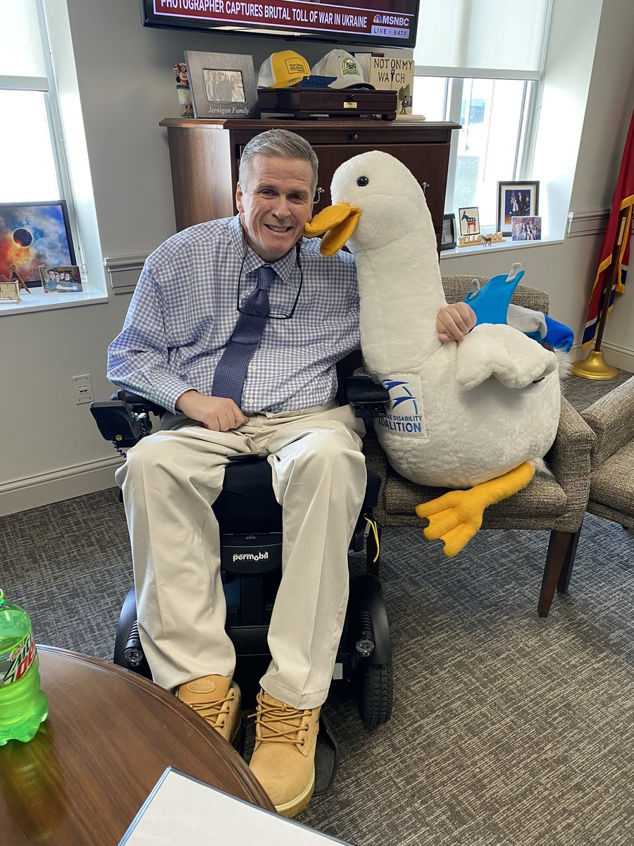 tndisability's tweet photo. Our mascot Marshall flew down to #TNLeg to encourage legislators like  @dsjernigan,  @SenBoWatson, Rep. Sam Whitson, and  Rep. Bob Ramsey to wear blue in support of #DisabilityAdvocacyDayTN on Friday, March 11th

#DDH2022 #TeamWorkTN https://t.co/HBqU5NiPMv