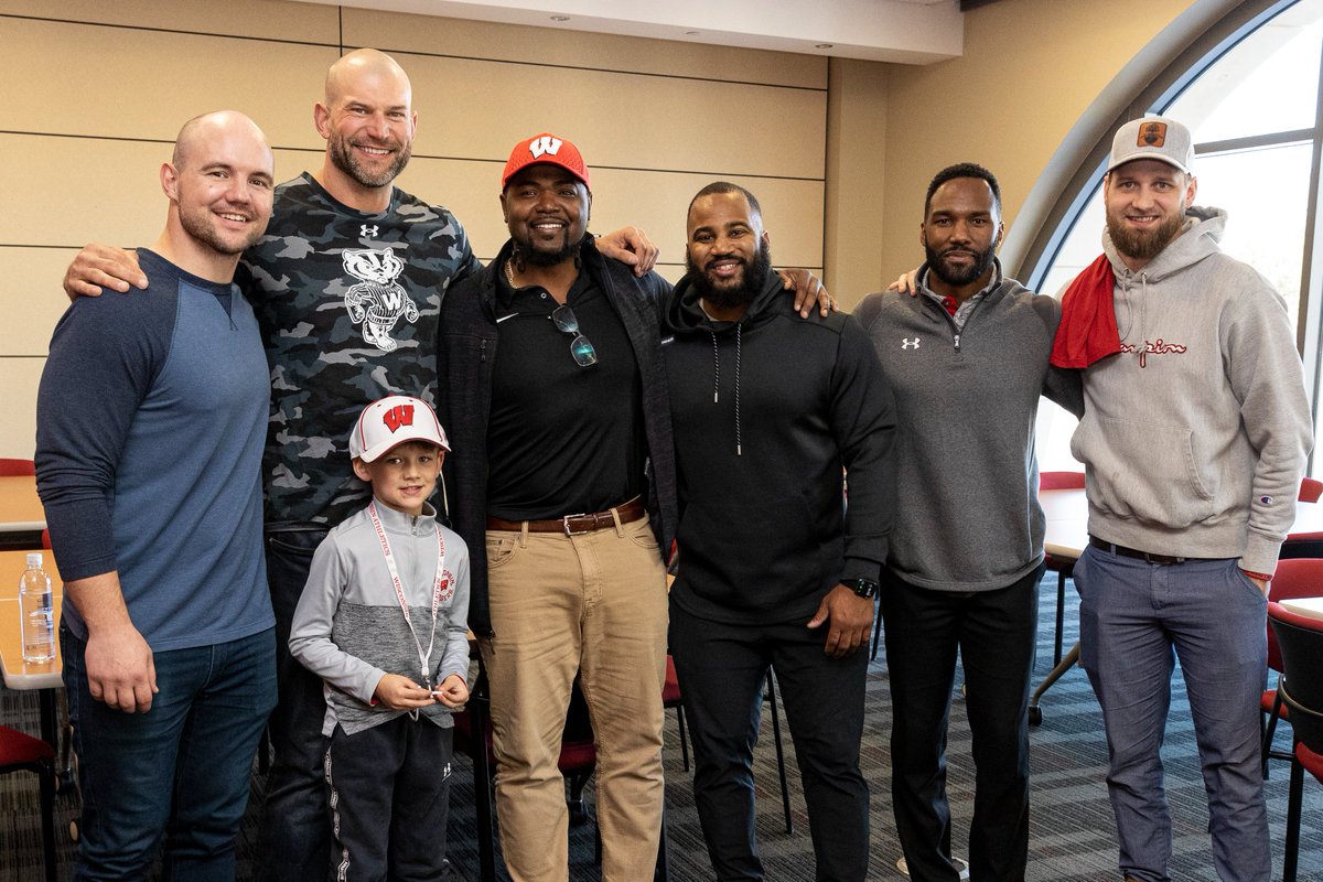 BadgerFootball's tweet photo. One of the best parts of Pro Day?

Our guys come back home ... 
Somethin' special about that Badger family 👐 https://t.co/VgbufB4yWk
