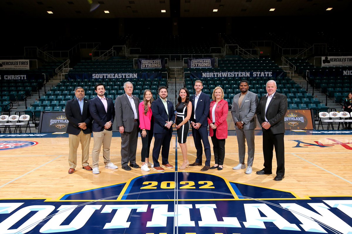 joshyonis's tweet photo. Excited to put on an awesome tourney with this crew‼️ #SouthlandStrong💪 https://t.co/BzIvx4Ybgh