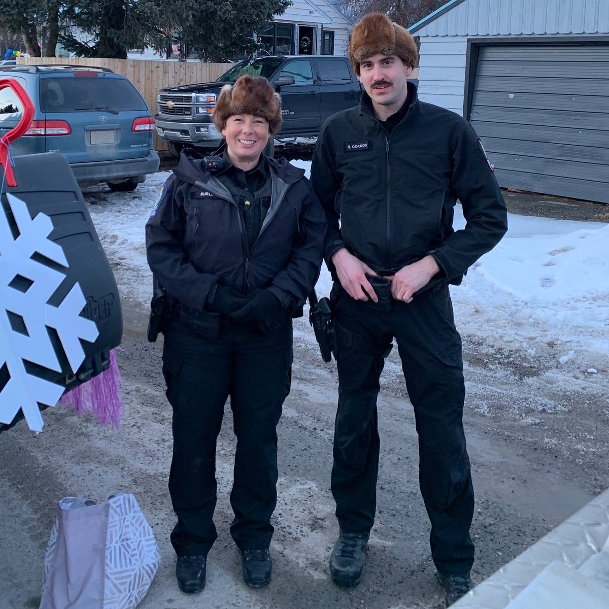 _BCCOS's tweet photo. Conservation Officers had fun in #Fernie participating in their recent #GrizDays parade. https://t.co/HmtHIsgWeA