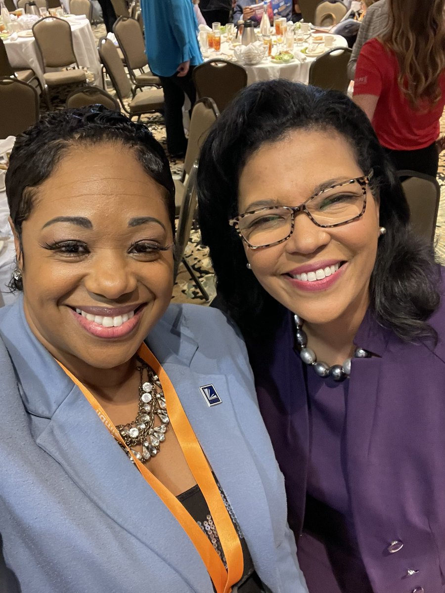tlwmoore's tweet photo. What an honor and privilege to meet and chat with both @FirstLadyOfLA & @KimHunterReed, at the @LSBALeads 2022 Convention! Both Keynote Speakers were great! 💯🤗#EverydayExcellence #Literacy #ProfessionalDevelopmentMatters https://t.co/Mrhb6zQD4H